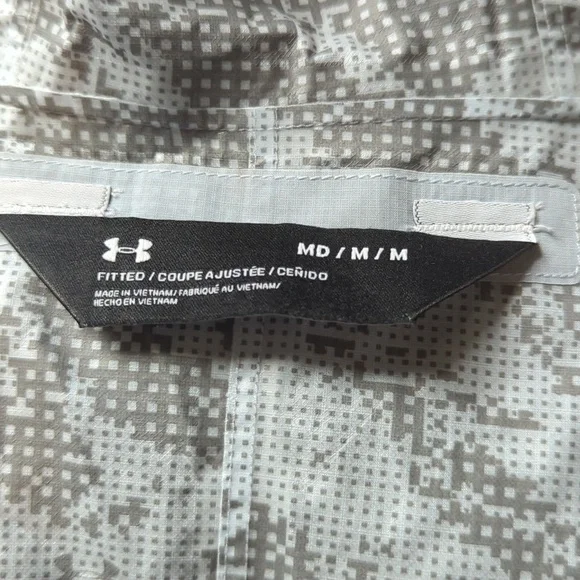 Under Armour Lightweight Hooded Windbreaker - Picture 4 of 6